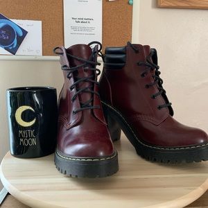 DR MARTENS || Maroon Persephone Boots